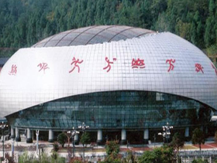 崇州体育中心球形网架加工安装